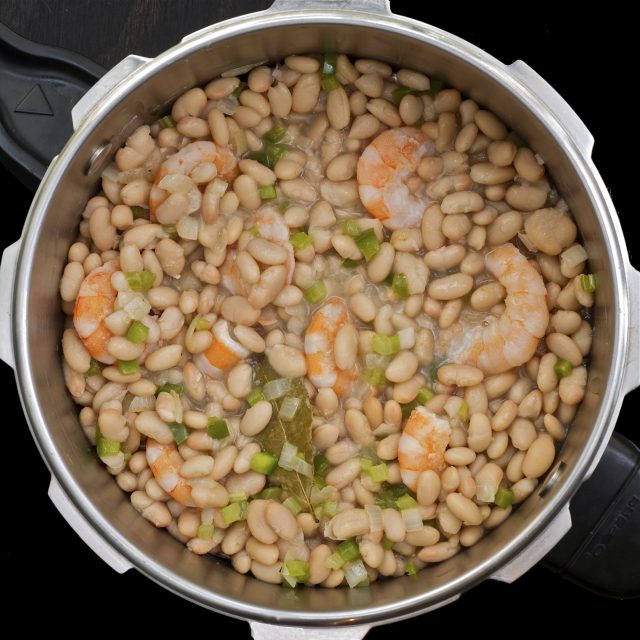 https://www.camelliabrand.com/static/wp-content/uploads/2015/04/white-beans-and-shrimp-in-pressure-cooker-640x640.jpg