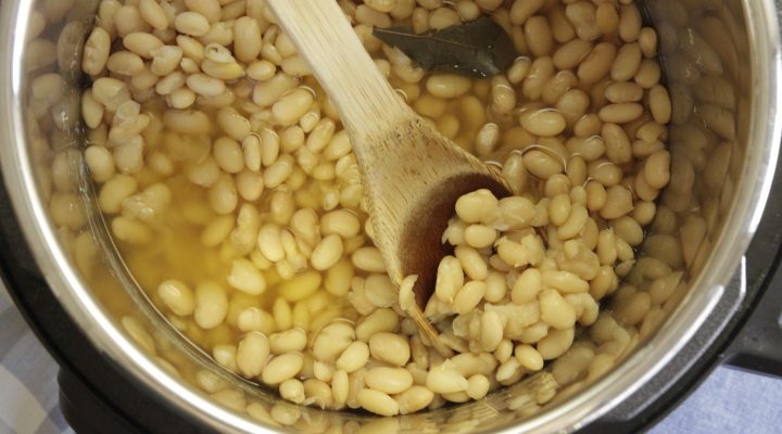an instant pot of white beans