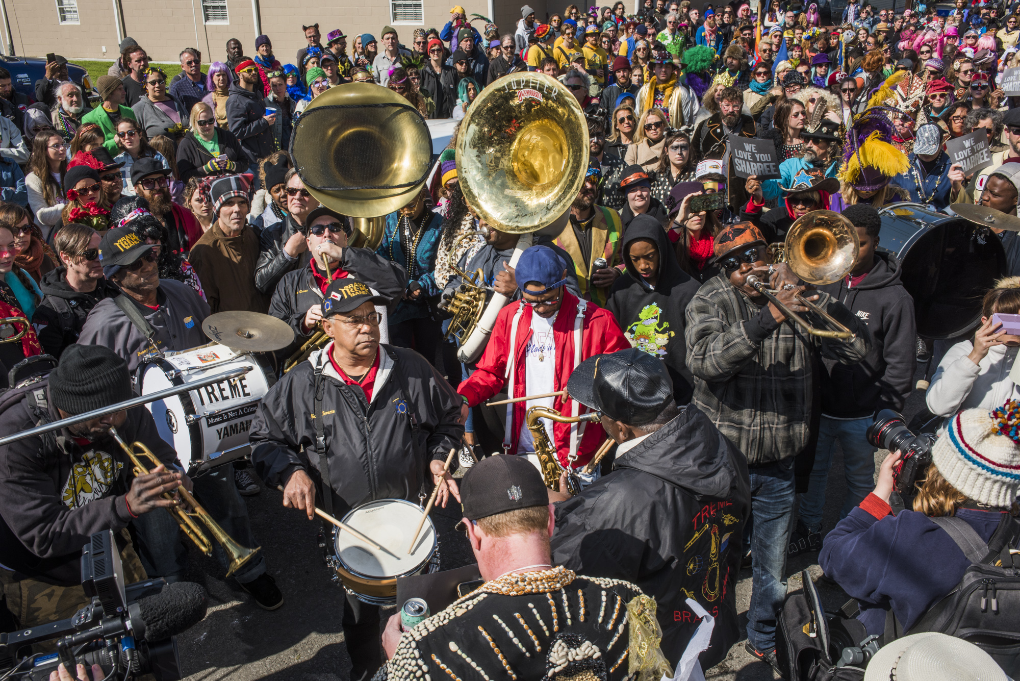 how do mardi gras krewes work