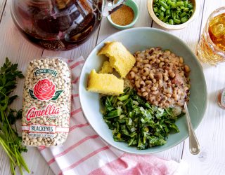 a bowl of instant pot new orleans style blackeye peas